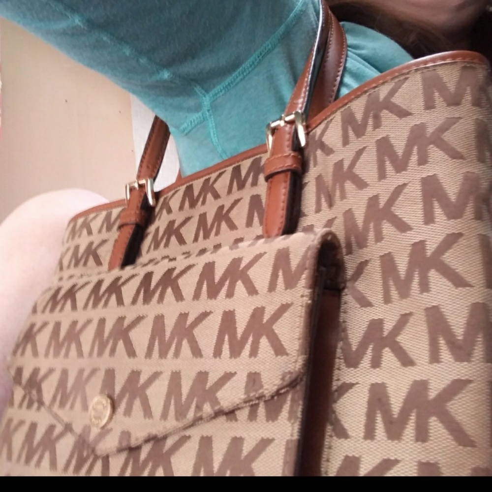 Designer 👜 handbag - Picture 3 of 5